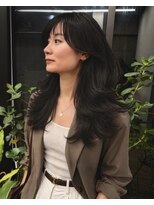 ヌエン 渋谷(NU/EN)&nbsp;大人海外ヘアダークアッシュ×バタフライレイヤー/暗めカラー