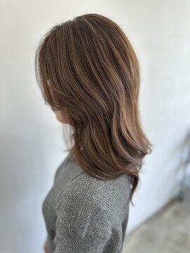 カットアンドトータルビューティ ヴァンキャトル(Cut&Total Beauty VINGT QUATRE) long highlight color Style