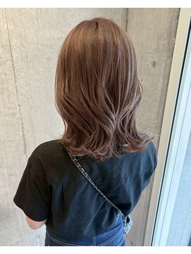 ロッカヘアエジェ(ROCCA hair eje.) ワンホンレイヤー透明感ラテグレージュミディ