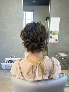 ラベル(RABEL.) 個性派お呼ばれヘア  ネジネジヘア
