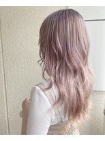 エイミー(Aimee)&nbsp;Aimee町田　ホワイトピンク×顔まわりレイヤーカット