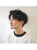 スーツ短髪ツーブロック束感モテる黒髪シークレットパーマ