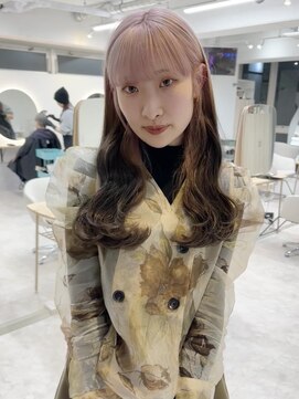 イェッカ パビル(YECCA pabil) ペールピンクとベージュのルーツカラー(ブリーチ2回)