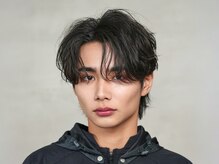 イズバイフィフス(is by fifth)の雰囲気（《緩めの質感が色気を醸し出す》シャドウパーマ×センターパート）