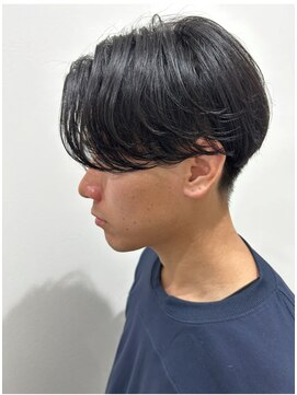 ヒュイル バイ ニアウ(Hwyl by Niau) メンズマッシュセンターパートスパイラルパーマニュアンスパーマ