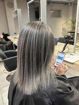 リア 布施店(Lia) 外国人風バレイヤージュ