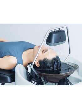 【頭浸浴&ヘッドスパ】が自慢の半個室のプライベートサロン！ヒーター付きのシャンプー台で癒しのひと時を