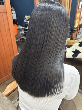 ヘアアンドビューティー クローバー(Hair&Beauty Clover) 艶カラー×グレー