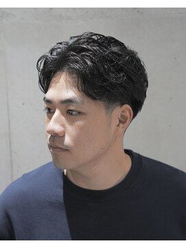 メッツ 原宿(METS) MEN'S/毛流れセンターパート×フェード/テーパーフェード