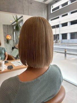 ハイトーンベージュ×切りっぱなしボブ【EDGE大分】