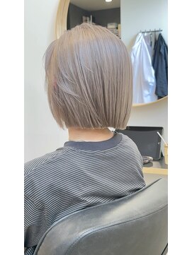 ハイク(HYKE) シルバーグレージュ×切りっぱなしボブ