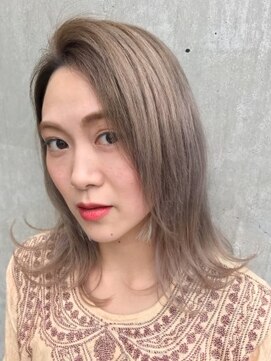 ジーナ(XENA) クリーミーホワイト