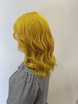 クオレア(CUOREA) イエロー×イエロー無造作セミロング