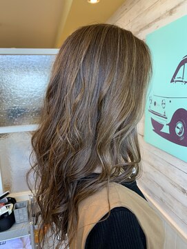 エム インターナショナル 白岡 キュート(EMU international CUTE) ベージュ初めてのハイライトカラー/20代/30代/白岡