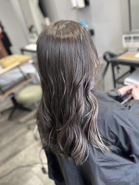 エスト 小倉(est) 暗めでも透明感溢れるハイライト/グレージュ×ロング/髪質改善