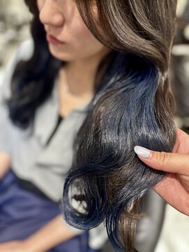 アピッシュ ギンザ(apish ginza) さりげないイヤリングカラー♪ネイビー