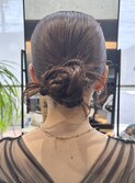 お呼ばれに人気のシニヨンアレンジ