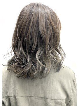 オンザ(ONTHE) 透明感ナチュラルグレーベージュグラデーション【林京平】