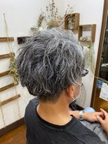 美容室 メザミー MESAMIES 10代20代シルバーグレージュ無造作ツーブロックホワイトブロンド