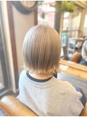 ホワイトベージュ