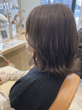 ジル ヘアデザイン ナンバ(JILL Hair Design NAMBA) beige♪/やわらかベージュ/透明感カラー/ゆるふわミディ