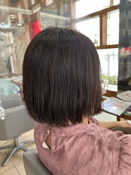 スタジオ アルファプラス 日暮里店(studio α+) ステップボーンカットカットボブショートハイライト白髪ぼかし