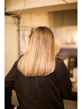 スリースリーナイン ヘアーアンドメイク(339 hair&make) 結構全体的に明るい白髪ぼかしハイライト/バレイヤージュ