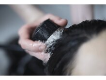 【その２】毛穴つまりを解消し髪を根本から立ち上げ！