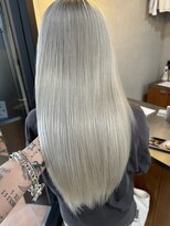 エイチ(H) xブリーチ/イメチェン/ホワイトブロンド/外ハネボブ/美髪/