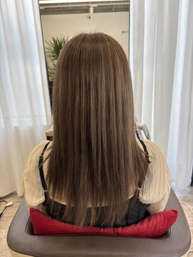 ウイ バイ ファースト 北四番丁店(u'i by first) ブリーチオンカラーモカグレージュロング スタイル