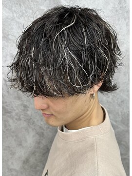 ダズルヘアーエイチ(DAZZLE hair H) マッシュウルフ×金メッシュ×波巻きパーマ