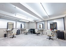 Wi-Fi、電源、クッションなどで待ち時間を快適に。