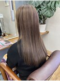 ツヤと立体感。大人の洗練されたロングストレート