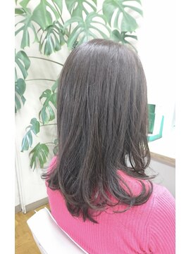 アキコ美容室 赤みをおさえた透明感カラー