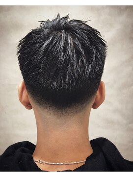 フォーコーナーズ(Four Corners) スキンフェード【バックスタイル】