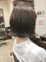 シファ(sifa) 切りっぱなしボブとヌードカラー