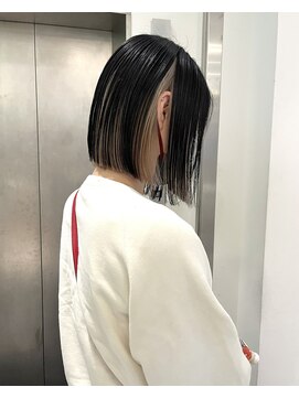 ベチカ(vetica) インナーカラーの切りっぱなしボブ