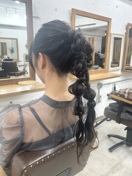 リッカ(RICCA) 【ヘアセット】ポニーテールアシンメトリー編み♪