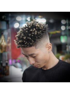 ツークツワンク バーバー 新宿(ZUG2WANG BARBER) スキンフェード×アフロ