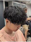 波巻きスパイラルパーマラウンドマッシュ刈り上げメンズ