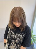 くすみベージュ