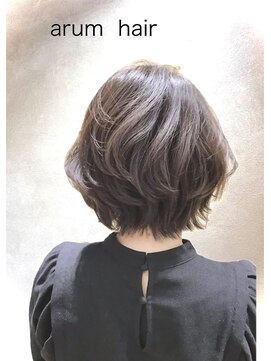 アルム(arum) 軽やかな外ハネショートボブ