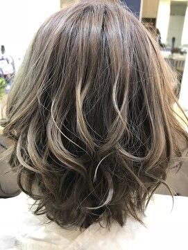 ニーナ 三軒茶屋(nina) グラデーション グレージュカラー