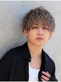 無造作スクリューショート　プラチナベージュの王道ミニウルフ