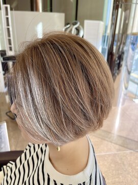 レッド(ReD) ホワイトベージュ ボブ