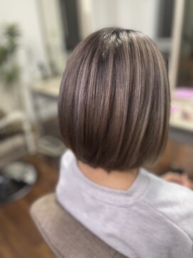 ジウ 上通り(JIU) 20代30代ショートボブバレイヤージュ