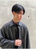 センターパート黒髪マッシュ