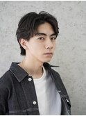 大人の抜け感を演出する、今トレンドのフェザーパーマ