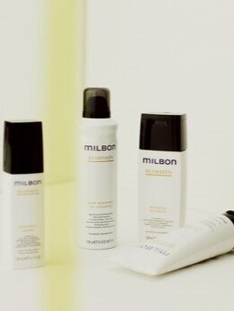 ナツミ(723)の写真/“上品な美しさ”を叶えるグレイカラー◇髪のダメージを最小限に抑えつつ、色持ちの良い艶カラーに!