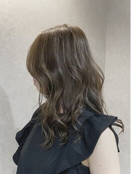 髪質改善の先の「髪質再生」最新の極上トリートメント取り扱い◎毛先まで潤い溢れるツヤ感に。